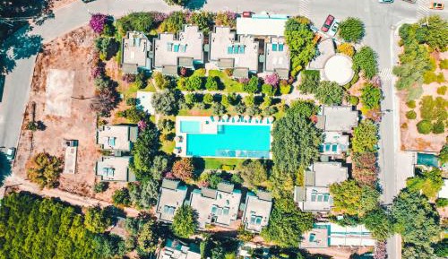 Apartment with Pool View 