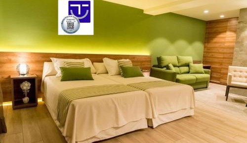 Deluxe Suite with Spa Bath