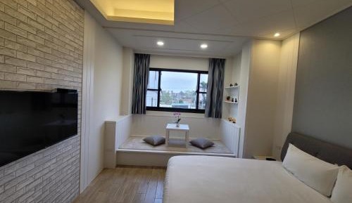 Deluxe Queen Room