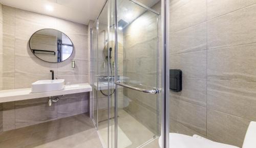 Deluxe Double Room with Side Sea View