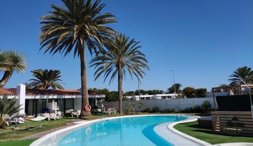 Deluxe One-Bedroom Bungalow with Private Garden