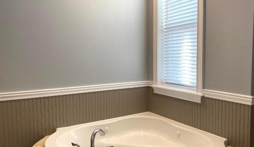 Studio with Spa Bath