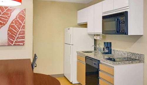 Queen Room with Roll-In Shower - Accessible/Non-Smoking