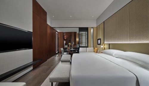 Classic King Room with City View