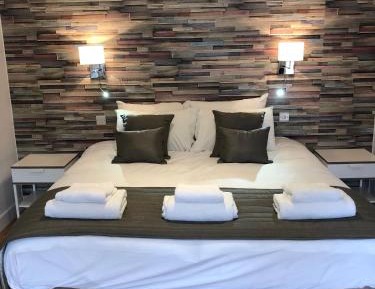 Apartment with Shower