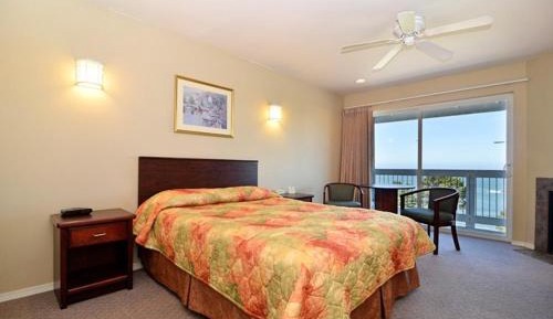 Queen Room with Two Queen Beds and Ocean View - Non-Smoking/Pet Friendly