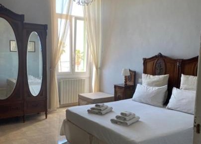 Deluxe Room (2 Adults + 1 Child)