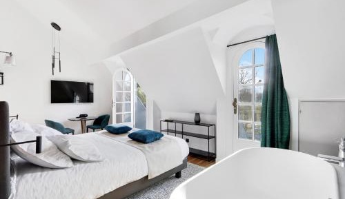 Suite with Garden View