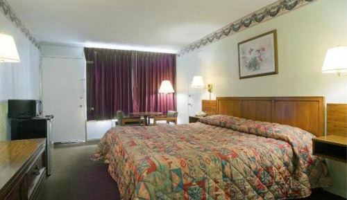 Queen Room - Non-Smoking