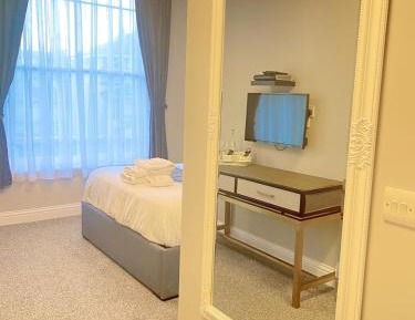 The Duchess Quarters - Deluxe Double Room with Sauna Shower