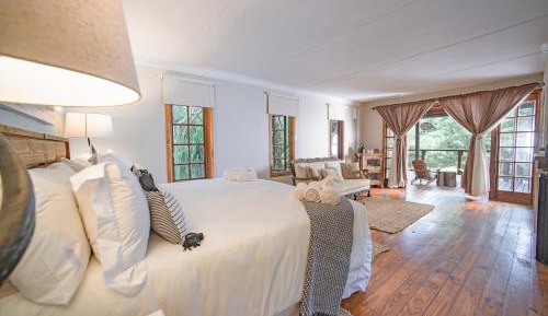 Downstairs Suite with Lake View