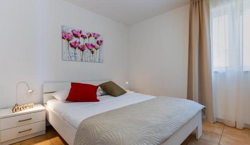 One-Bedroom Apartment with Balcony or Terrace