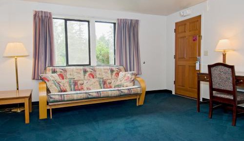 King Suite with Jacuzzi Tub 