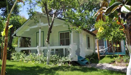 Bungalow - Water Front 