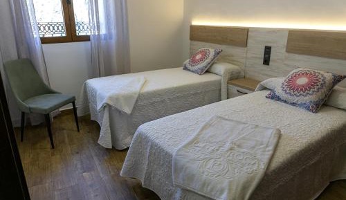 Twin Room with Private Bathroom