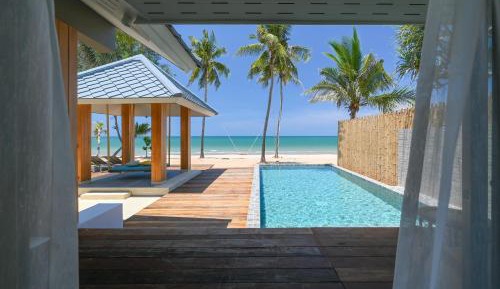 Sirarun Beach Front Villa