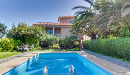 Villa with Garden View