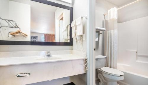 Deluxe King Room - Non-Smoking