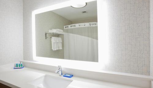 King Studio Suite with Mobility Accessible Tub - Non-Smoking