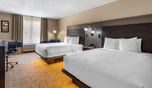 Queen Room with Two Queen Beds and Tub - Accessible/Non-Smoking
