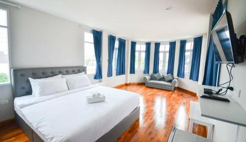 Deluxe King Room