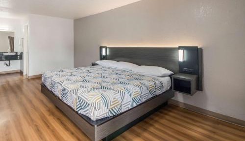 One-Bedroom Suite - Non-Smoking