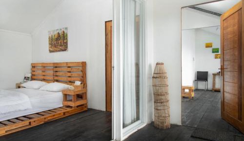 Family Room with Side Sea View