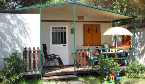 Bungalow (4 Adults + 2 Children)