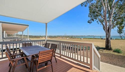Deluxe 2 Bedroom Cabin - Sleeps 6