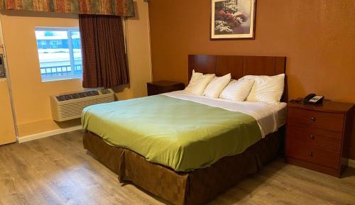 King Room - Non-Smoking