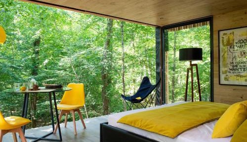 Yellow Shelter - Suite with Hot Tub