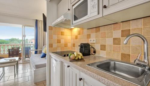 One-Bedroom Apartment with Terrace or Balcony (4 People)