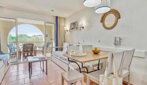 Studio with Sleeping Alcove and Terrace or Balcony (4 People)