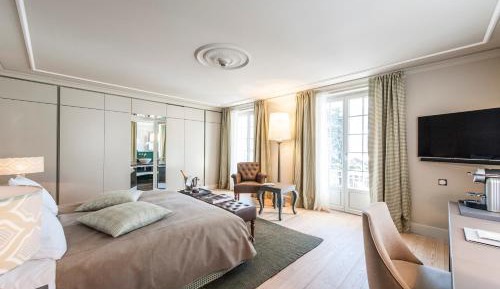 Double Room with Mountain View and Balcony