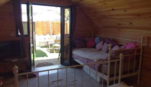 Deluxe Double Room (2 Adults + 1 Child)