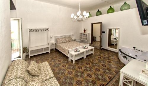 Queen Room with Spa Bath