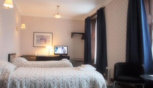 Family Room (2 Adults + 1 Child)