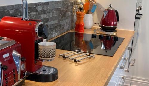 Artists' Loft close to Hornbeam Park (no pets allowed, 25min walk to HIC)