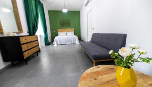 Queen Room with Garden View