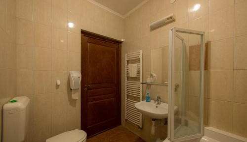 Twin Room with Bathroom