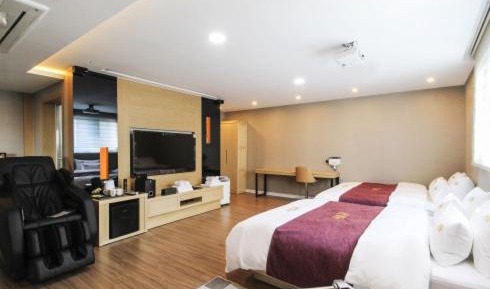 Suite with Private Pool