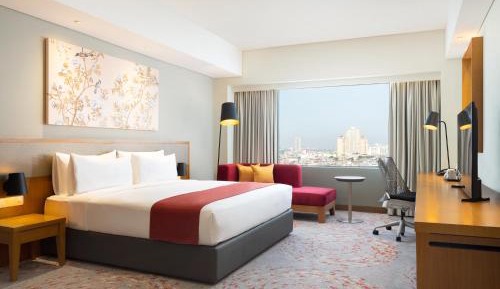 1 King One-Bedroom Suite