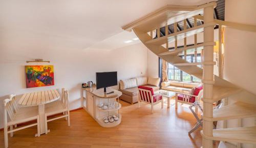 Club Duplex Family Room