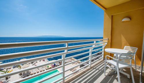 One-Bedroom Apartment with Sea View