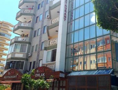 Apartment with Pool View 