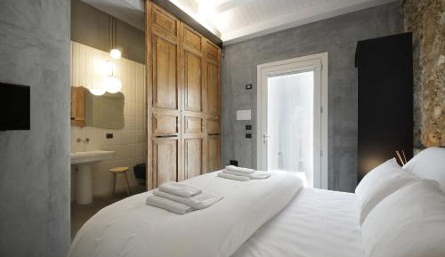 Deluxe Double Room with Shower