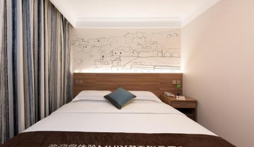 Zero Pressure Queen Room