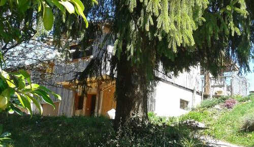 Apartment with Mountain View