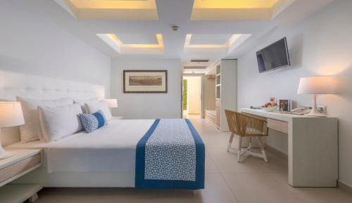 Family Room with Garden View