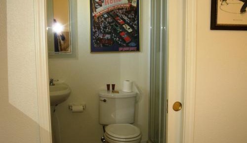 Some Like It Hot with One Queen Bed & One Full Bed, Shower - Mountain View